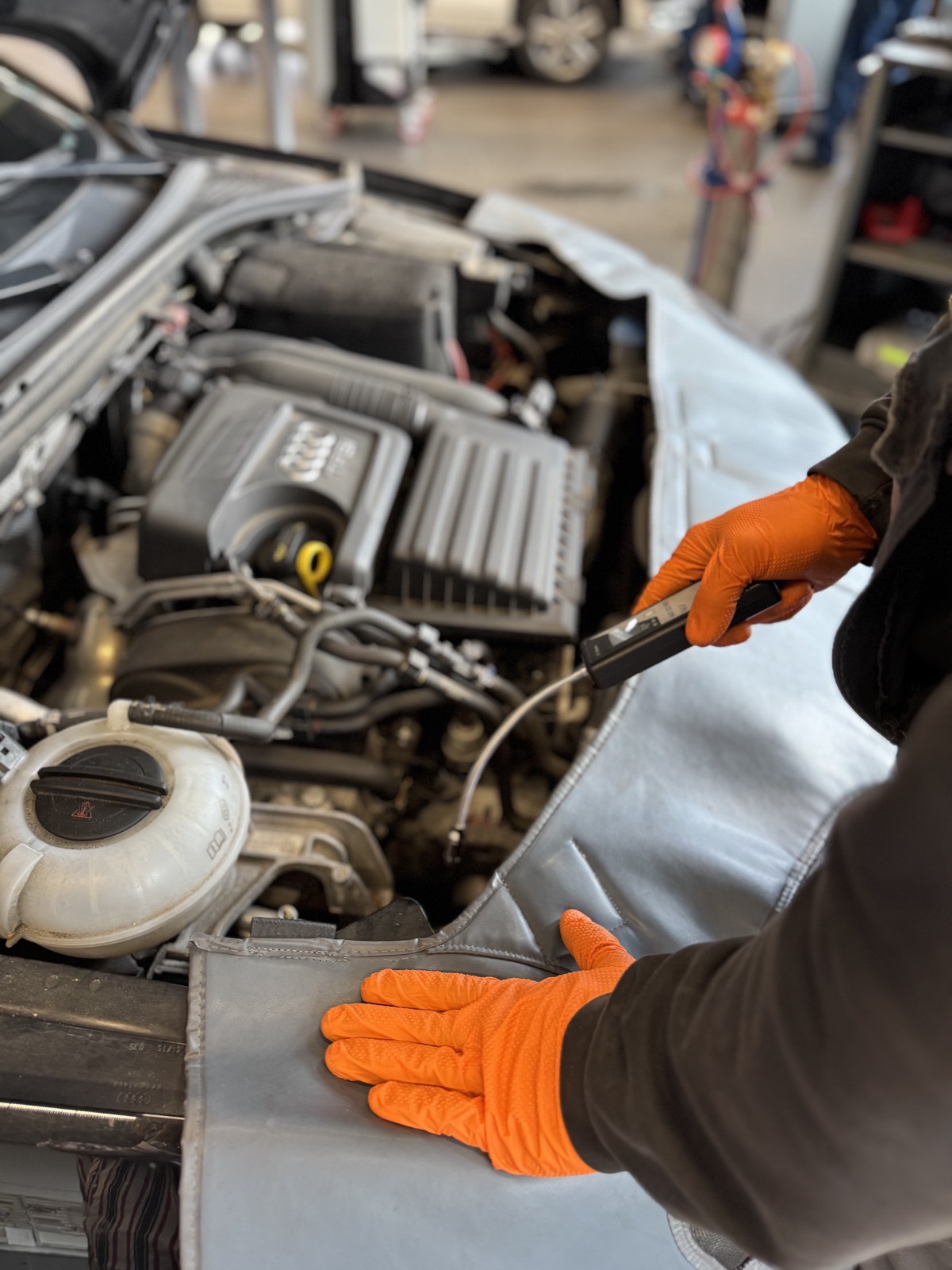 Klimaservice in der Werkstatt von Autohaus Meyer