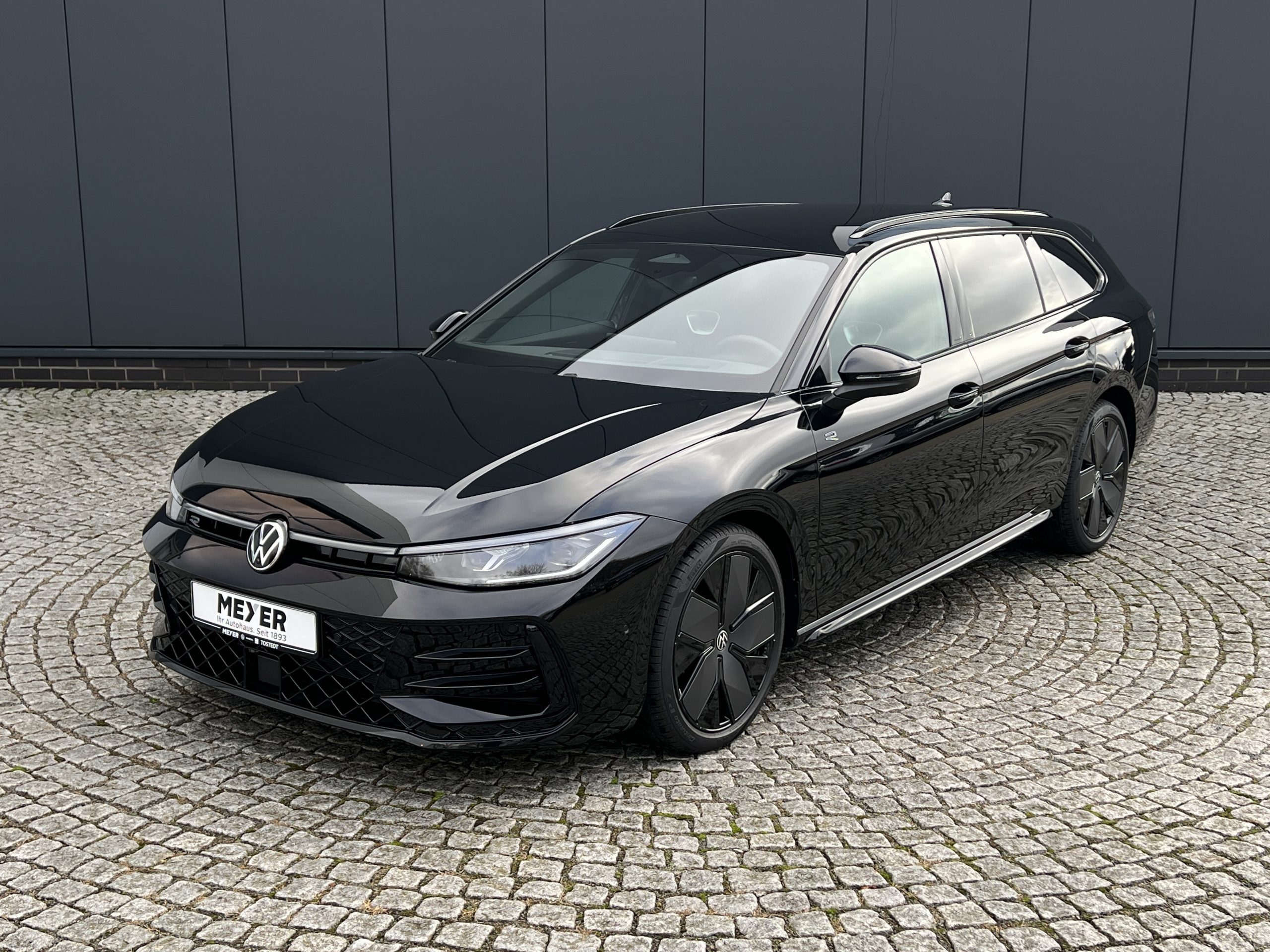 Abbildung Model Passat Variant R-Line 2.0 TDI DSG 4Motion