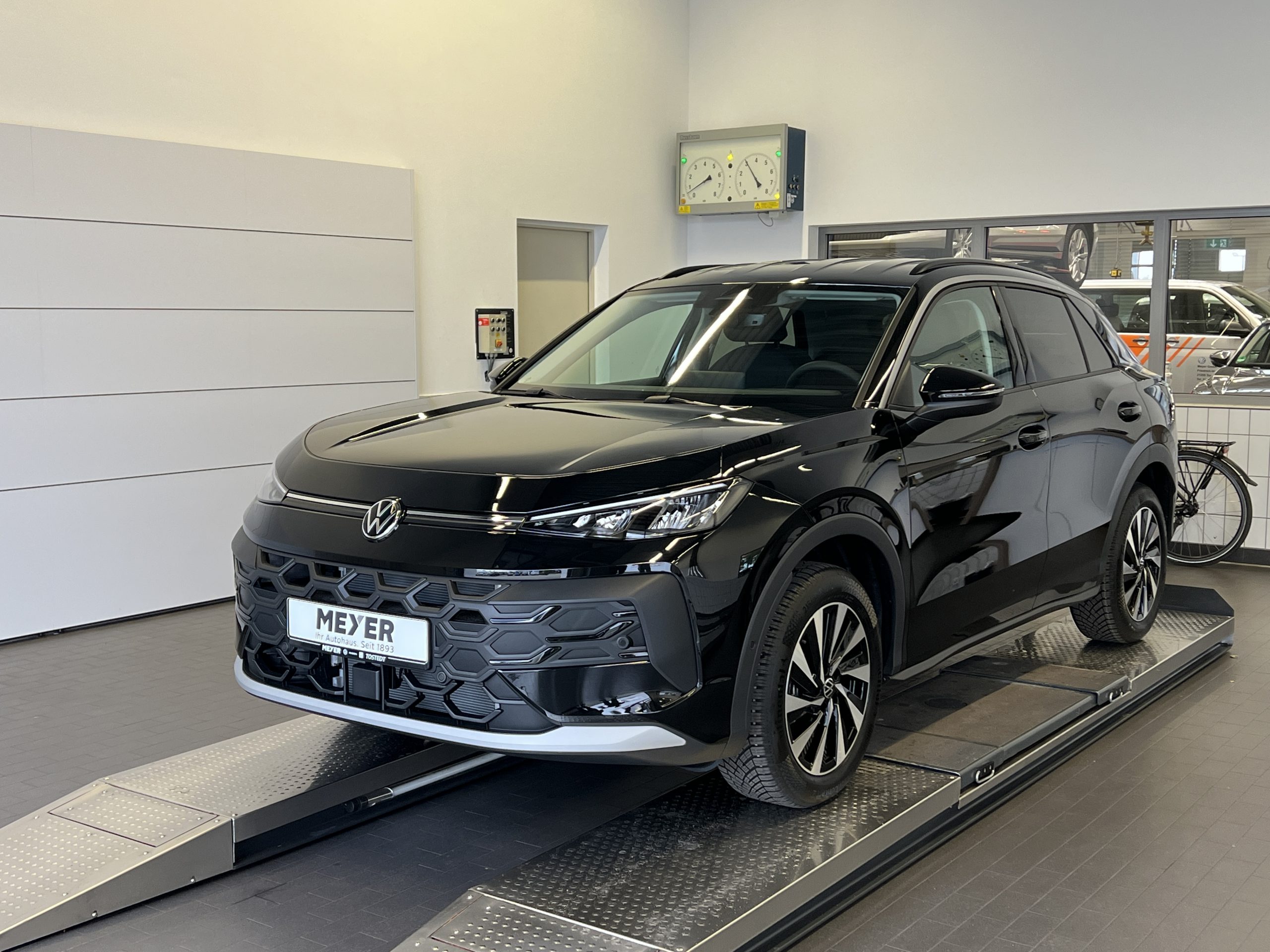 Abbildung Model Der neue T-Roc Life 1.5 eTSI
