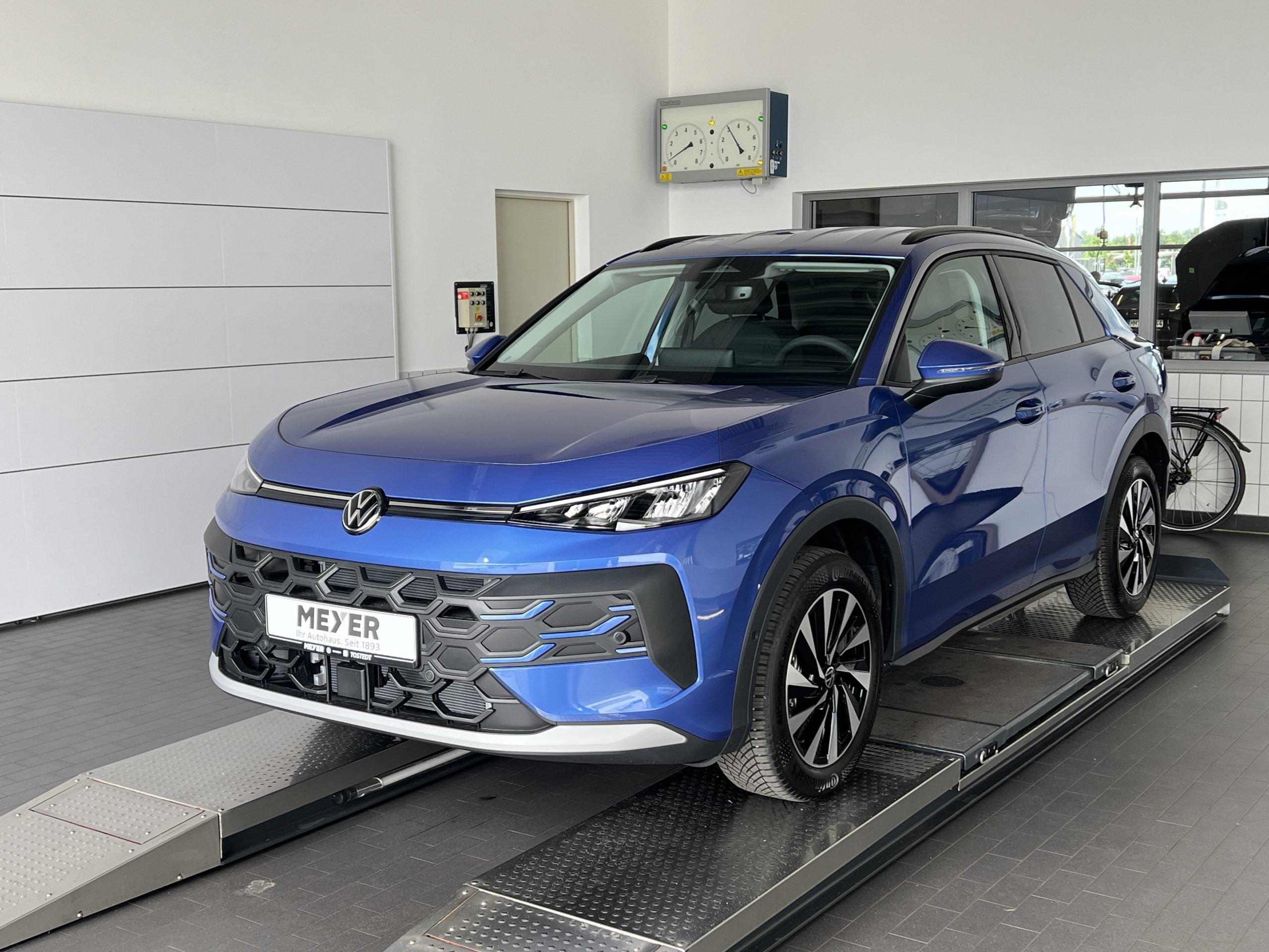 Abbildung Model Der neue T-Roc Life 1.5 eTSI