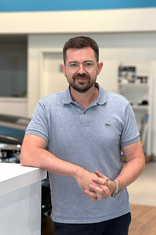 Serviceberater Juri Bolinger bei Meyer Tostedt, verantwortlich für die Kundenbetreuung im Service für VW & Audi