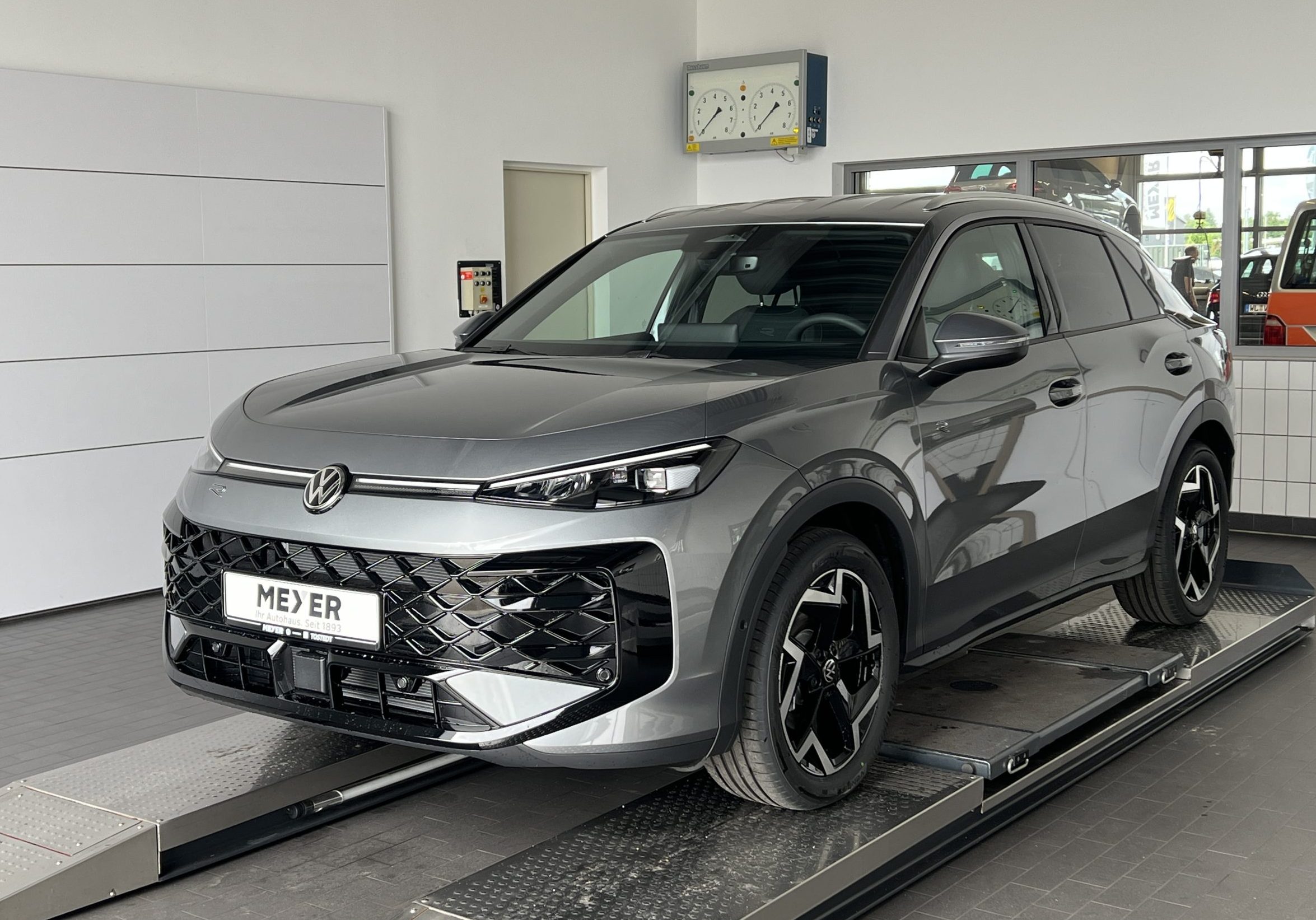 Abbildung Model T-Roc R-Line 1.5 eTSI DSG
